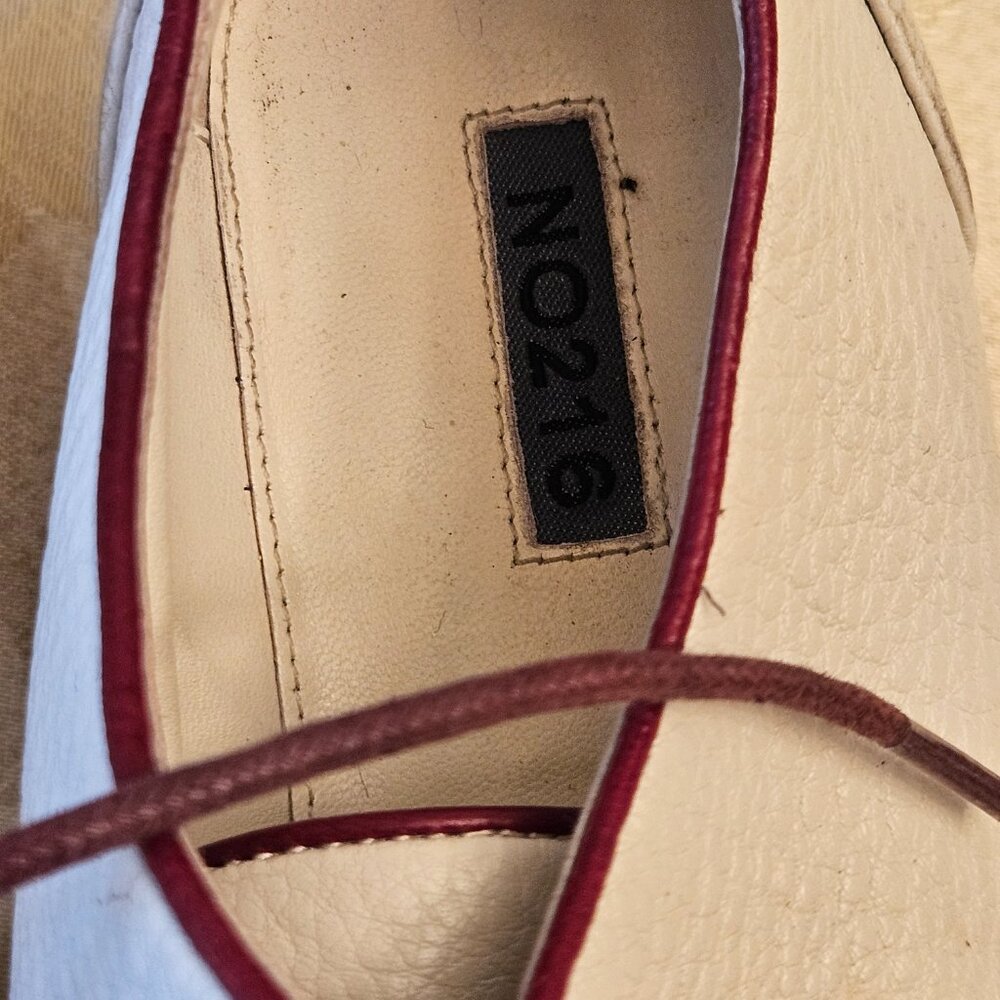 NWOT Cream Colored Oxfords by NO216 - Picture 2 of 11